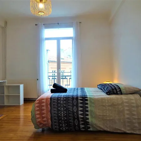 Апартаменты Chambre Privee Et Spacieuse Au Sein D'un Logement Partage - Central, Quartier Villebourbon - 3 Doubles - 2 Balcons - Places De Stationnements Gratuites - 5 Min A Pied Gare Et Hypercentre