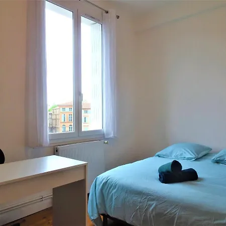 Chambre Privee Et Spacieuse Au Sein D'un Logement Partage - Central, Quartier Villebourbon - 3 Doubles - 2 Balcons - Places De Stationnements Gratuites - 5 Min A Pied Gare Et Hypercentre Apartment *