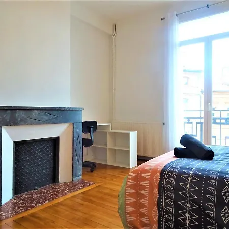 Chambre Privee Et Spacieuse Au Sein D'un Logement Partage - Central, Quartier Villebourbon - 3 Doubles - 2 Balcons - Places De Stationnements Gratuites - 5 Min A Pied Gare Et Hypercentre Apartment
