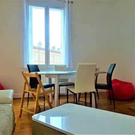 Chambre Privee Et Spacieuse Au Sein D'un Logement Partage - Central, Quartier Villebourbon - 3 Doubles - 2 Balcons - Places De Stationnements Gratuites - 5 Min A Pied Gare Et Hypercentre Apartment *