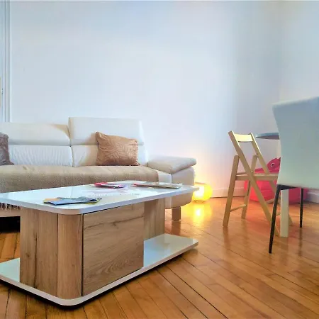 Chambre Privee Et Spacieuse Au Sein D'un Logement Partage - Central, Quartier Villebourbon - 3 Doubles - 2 Balcons - Places De Stationnements Gratuites - 5 Min A Pied Gare Et Hypercentre Apartment *