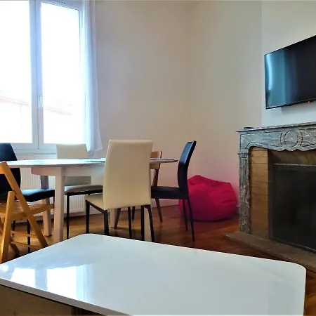 Chambre Privee Et Spacieuse Au Sein D'un Logement Partage - Central, Quartier Villebourbon - 3 Doubles - 2 Balcons - Places De Stationnements Gratuites - 5 Min A Pied Gare Et Hypercentre *