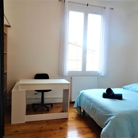 Chambre Privee Et Spacieuse Au Sein D'un Logement Partage - Central, Quartier Villebourbon - 3 Doubles - 2 Balcons - Places De Stationnements Gratuites - 5 Min A Pied Gare Et Hypercentre