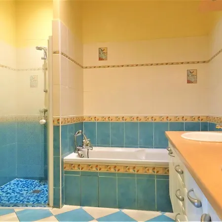 Chambre Privee Et Spacieuse Au Sein D'un Logement Partage - Central, Quartier Villebourbon - 3 Doubles - 2 Balcons - Places De Stationnements Gratuites - 5 Min A Pied Gare Et Hypercentre Montauban