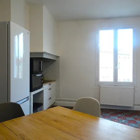Chambre Privee Et Spacieuse Au Sein D'un Logement Partage - Central, Quartier Villebourbon - 3 Doubles - 2 Balcons - Places De Stationnements Gratuites - 5 Min A Pied Gare Et Hypercentre *