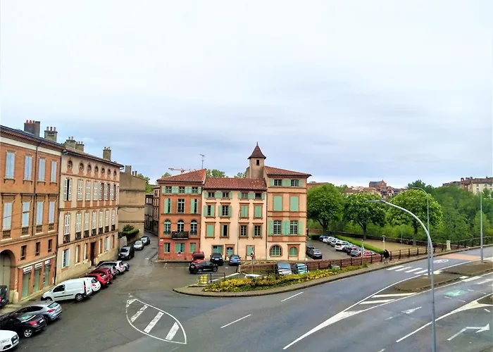 Chambre Privee Et Spacieuse Au Sein D'un Logement Partage - Central, Quartier Villebourbon - 3 Doubles - 2 Balcons - Places De Stationnements Gratuites - 5 Min A Pied Gare Et Hypercentre דירה