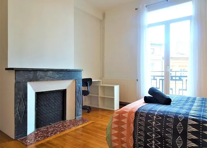 Chambre Privee Et Spacieuse Au Sein D'un Logement Partage - Central, Quartier Villebourbon - 3 Doubles - 2 Balcons - Places De Stationnements Gratuites - 5 Min A Pied Gare Et Hypercentre דירה