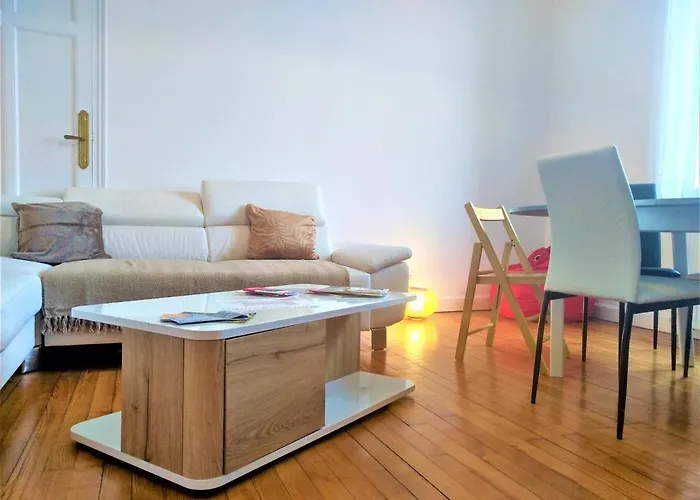 Chambre Privee Et Spacieuse Au Sein D'un Logement Partage - Central, Quartier Villebourbon - 3 Doubles - 2 Balcons - Places De Stationnements Gratuites - 5 Min A Pied Gare Et Hypercentre דירה *