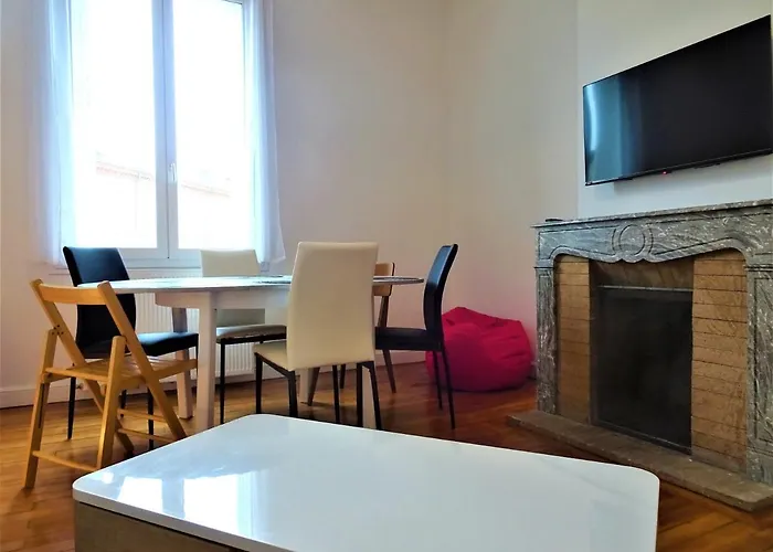 Chambre Privee Et Spacieuse Au Sein D'un Logement Partage - Central, Quartier Villebourbon - 3 Doubles - 2 Balcons - Places De Stationnements Gratuites - 5 Min A Pied Gare Et Hypercentre *