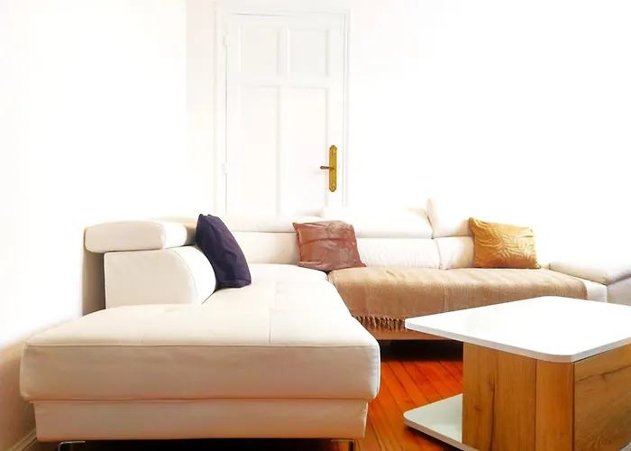 Chambre Privee Et Spacieuse Au Sein D'un Logement Partage - Central, Quartier Villebourbon - 3 Doubles - 2 Balcons - Places De Stationnements Gratuites - 5 Min A Pied Gare Et Hypercentre דירה *