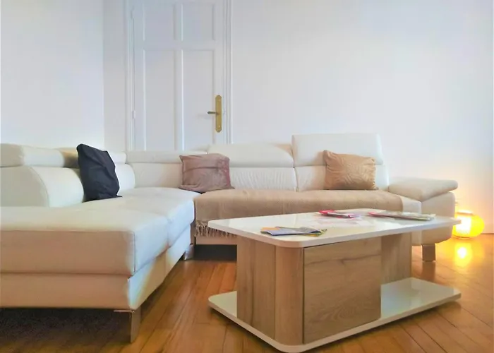 Chambre Privee Et Spacieuse Au Sein D'un Logement Partage - Central, Quartier Villebourbon - 3 Doubles - 2 Balcons - Places De Stationnements Gratuites - 5 Min A Pied Gare Et Hypercentre דירה